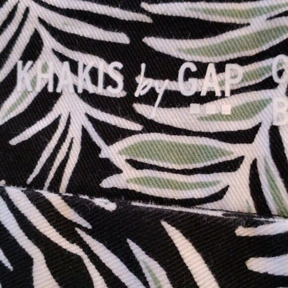 Khakis by Gap Leafy Shorts - Picture 5 of 9